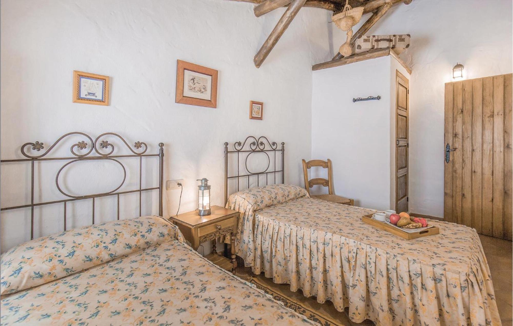 Cozy Home In Zahara De La Sierra With Kitchen المظهر الخارجي الصورة